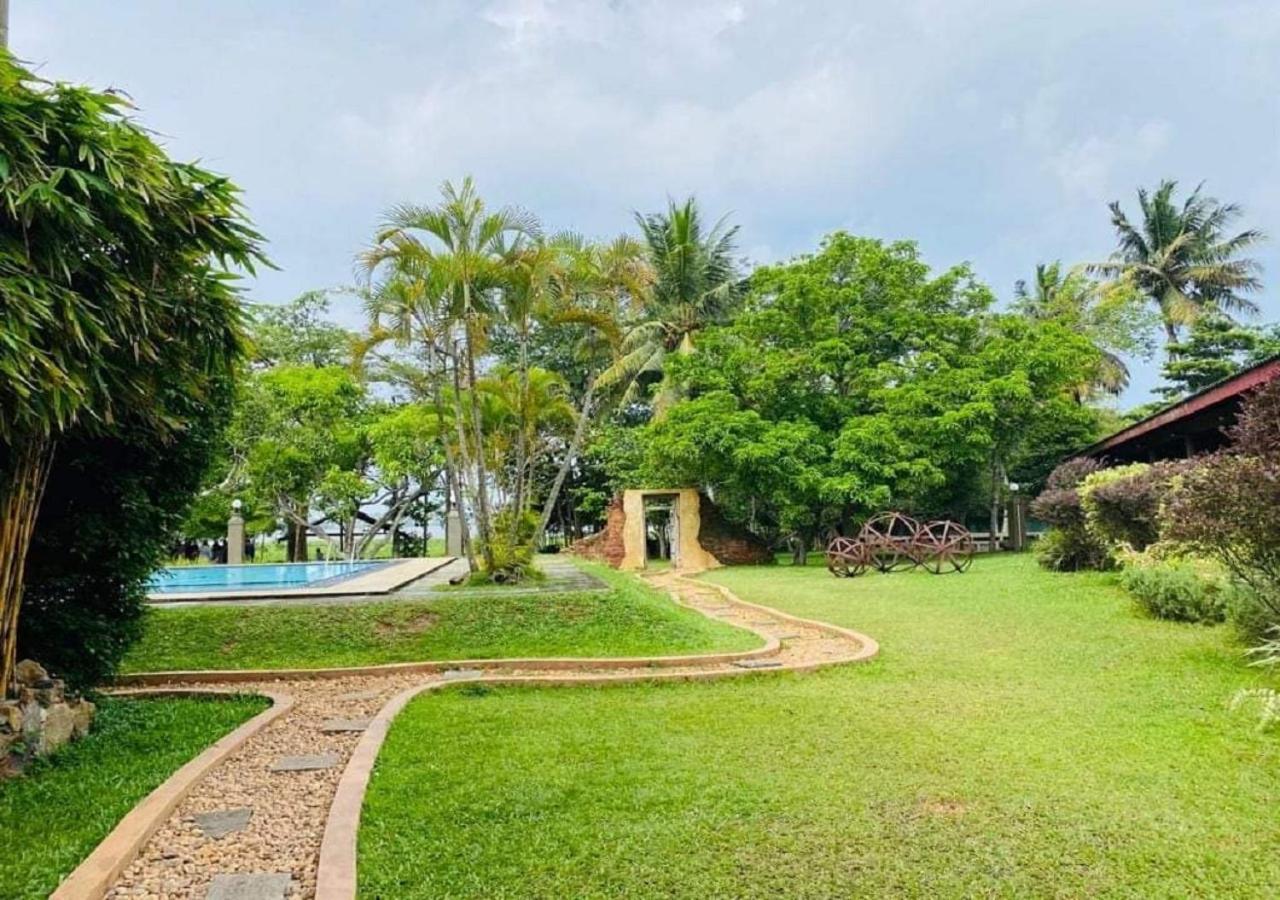 Dampe Resort Piliyandala Kültér fotó