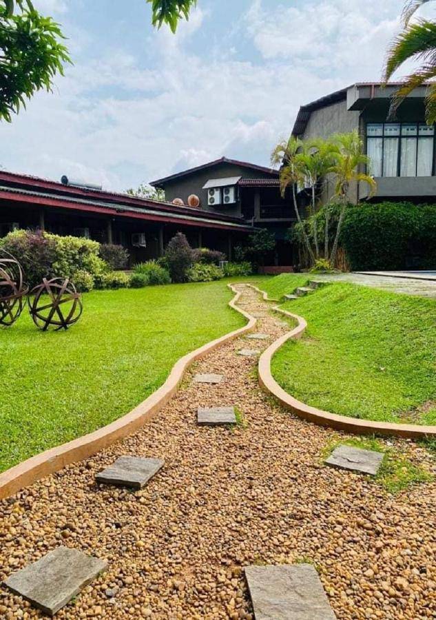 Dampe Resort Piliyandala Kültér fotó