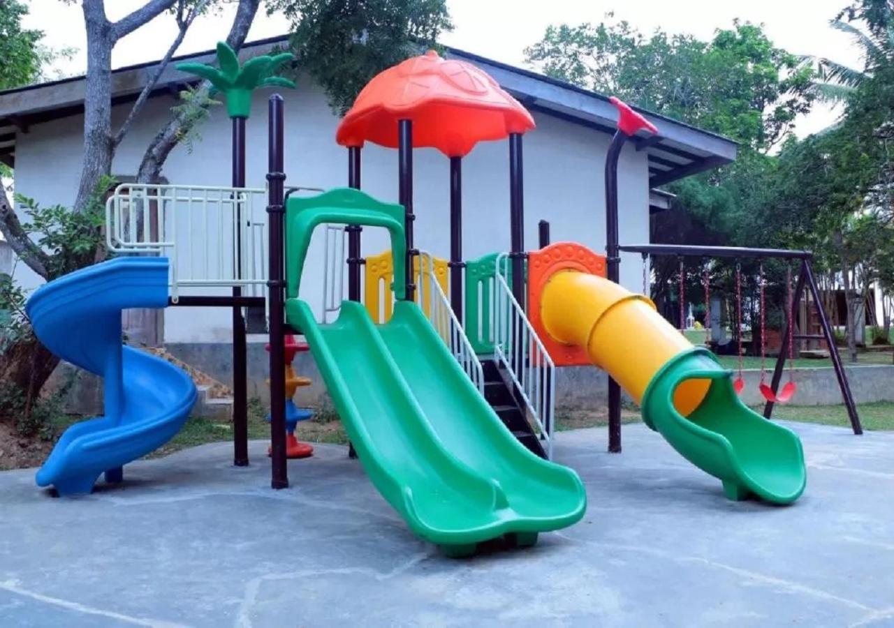 Dampe Resort Piliyandala Kültér fotó