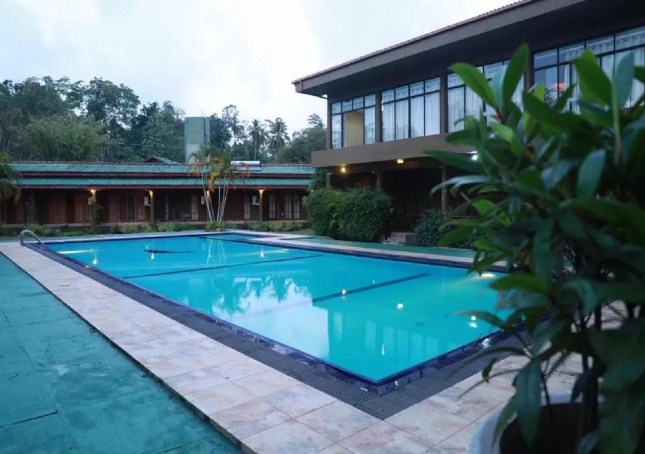 Dampe Resort Piliyandala Kültér fotó